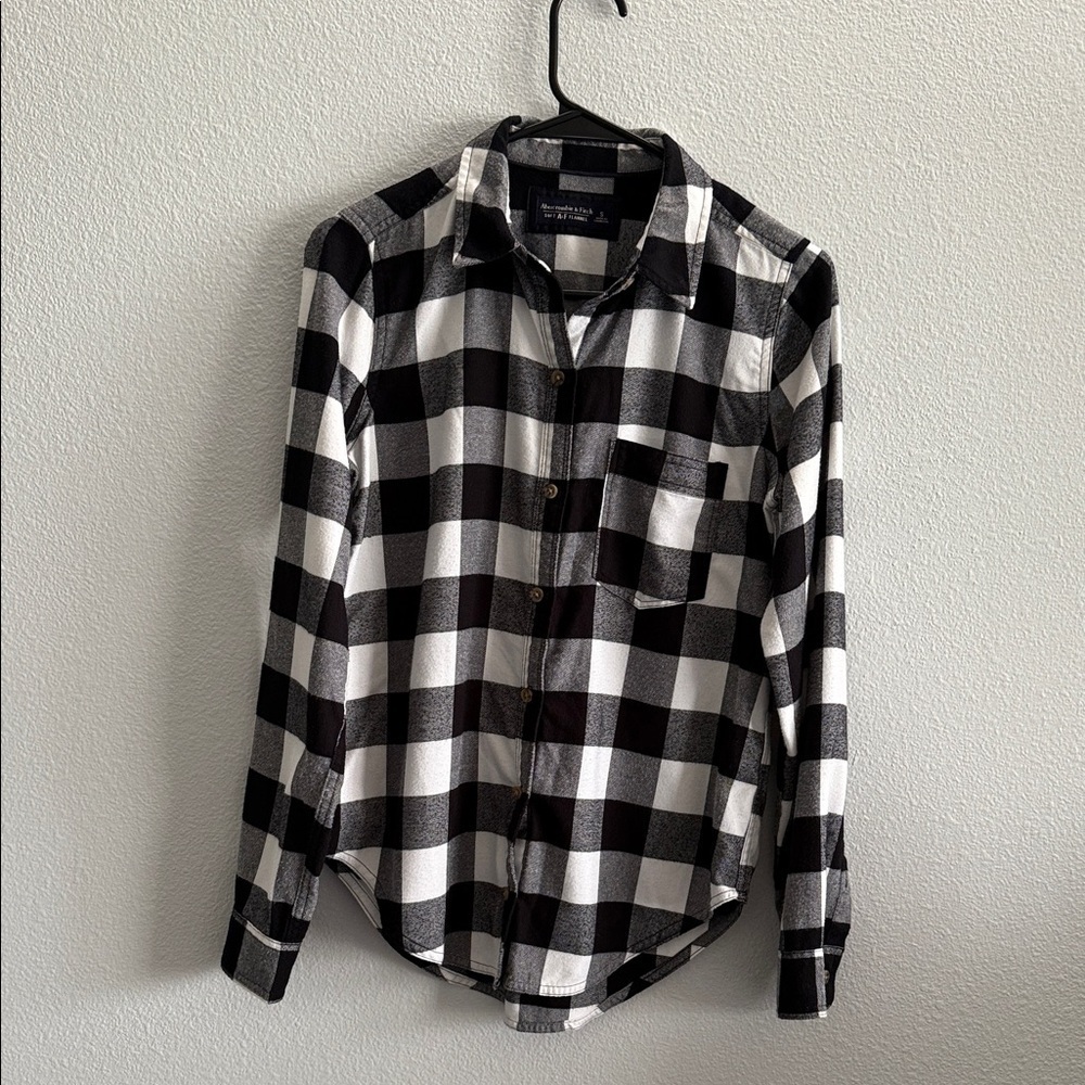 Abercrombie and Fitch Women’s Black and White Flannel Size Small
